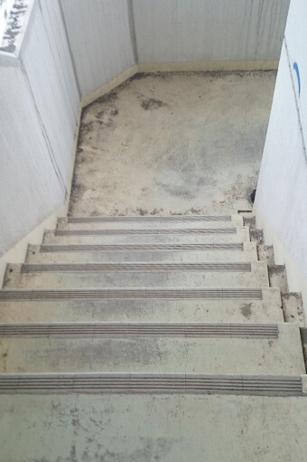 Sマンション（東村山市）階段防水工事施工実績 Before